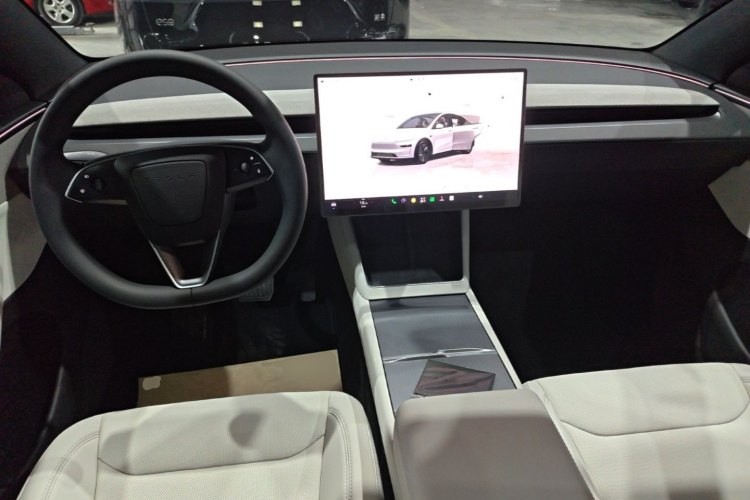 Tesla Model Y 2026 car image #10