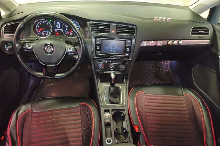 Volkswagen Golf 2018 car image #10