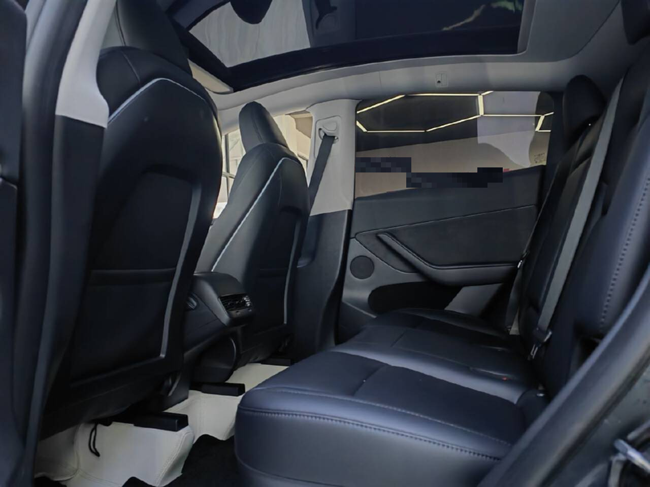 Tesla Model Y 2024 #6 Tesla Model Y 2024 car image #6
