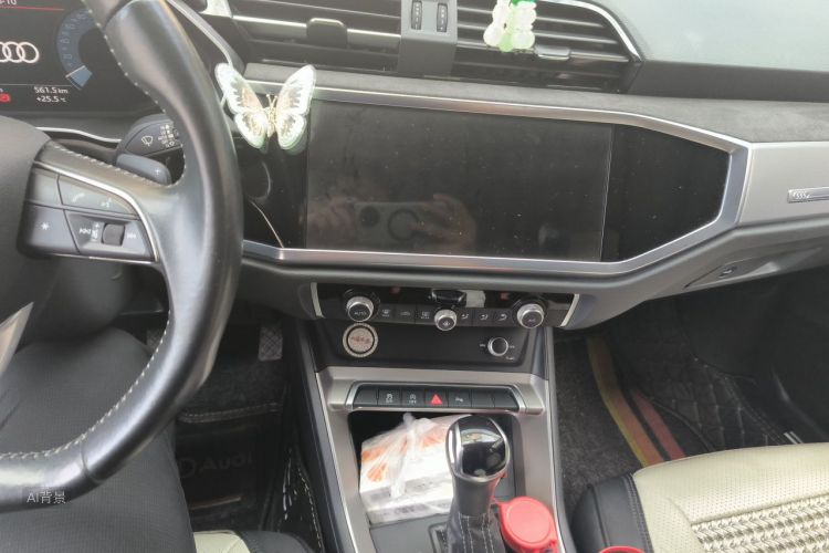 Audi Q3 2020 car image #15