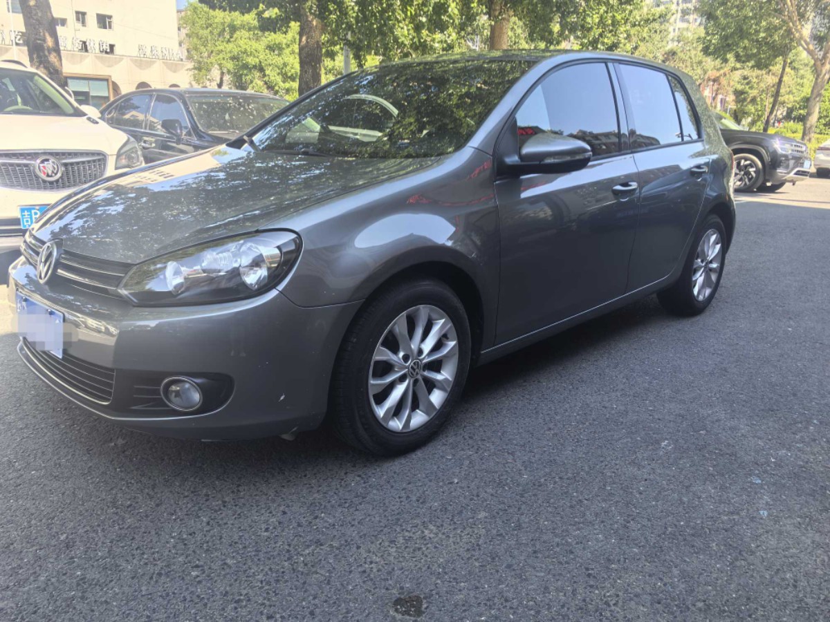 Volkswagen Golf 2012 car image 