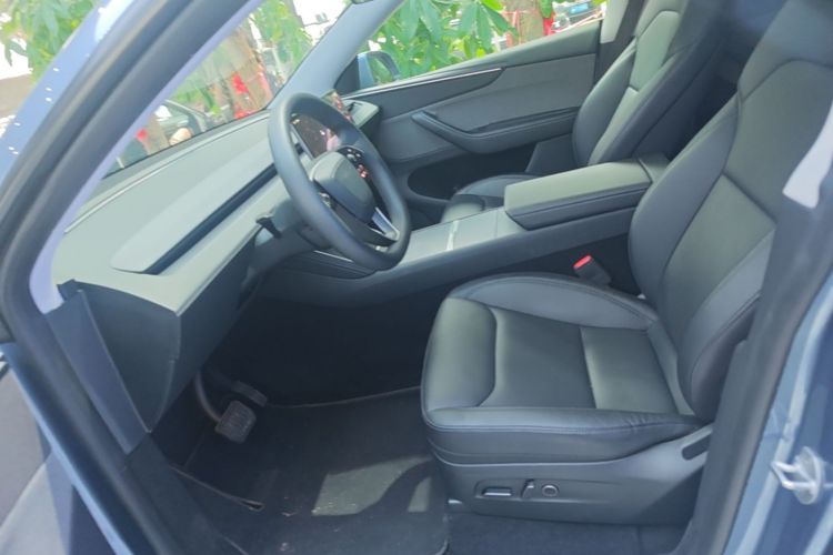 Tesla Model Y 2025 car image #15