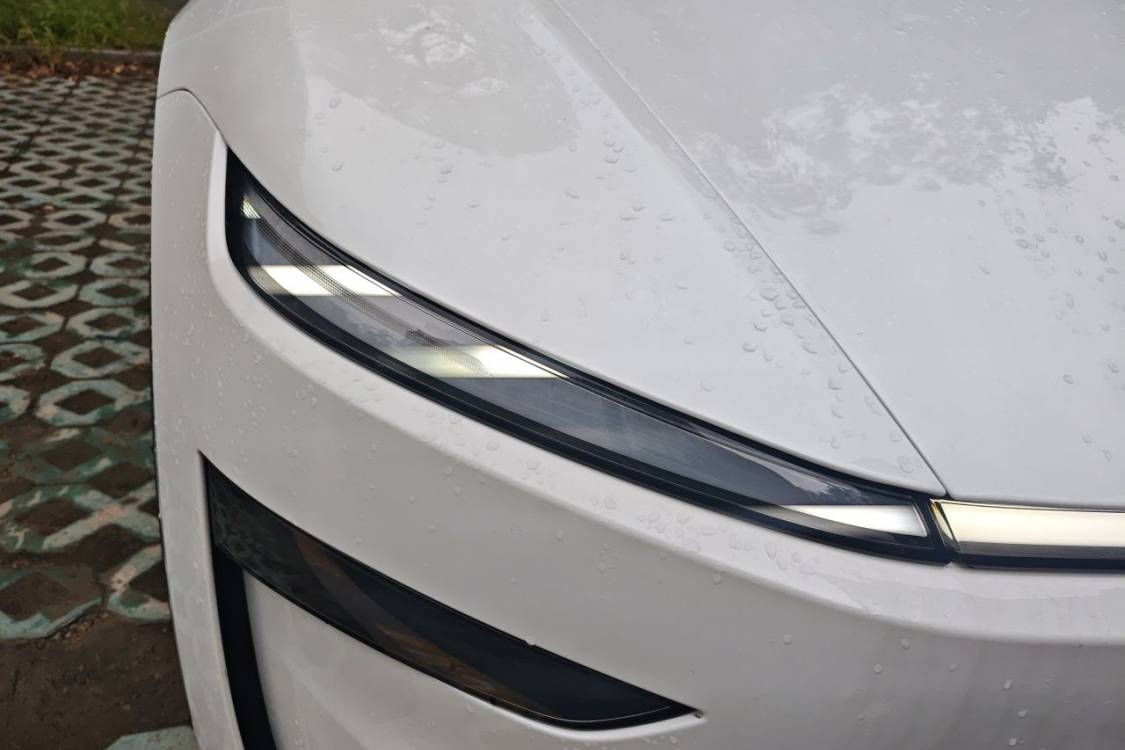 Tesla Model Y 2025 immagine di auto #7