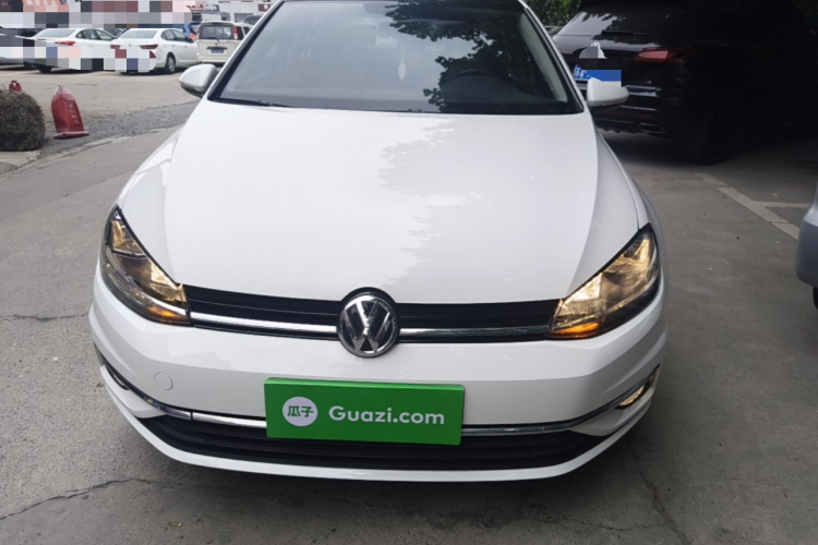 Volkswagen Golf 2020 car image #3