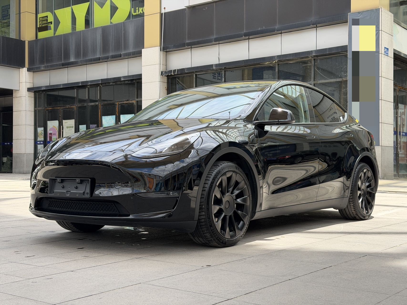 Tesla Model Y 2023 car image 