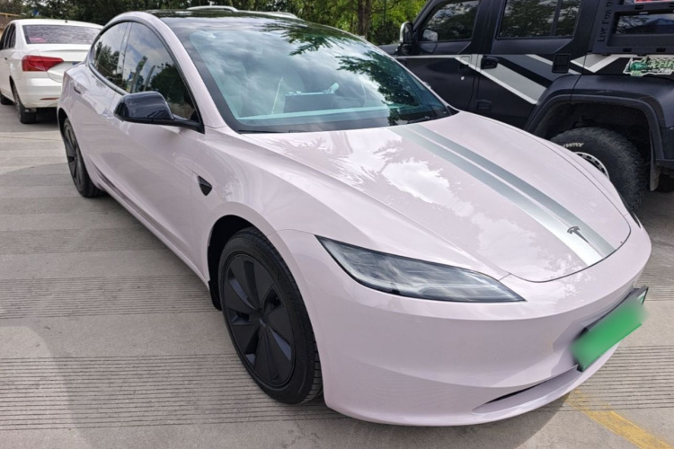 Tesla Model 3 2025 immagine di auto #4