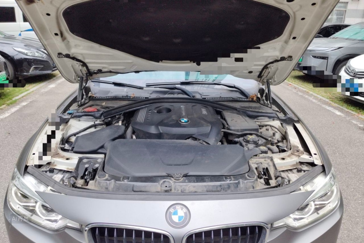 BMW 3 Series 2018 car image #22
