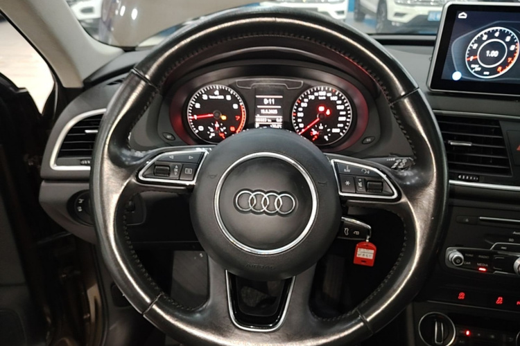 Audi Q3 2016 immagine di auto #11