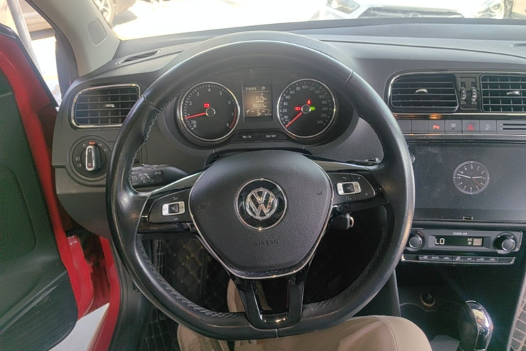 Volkswagen Polo 2017 car image #11