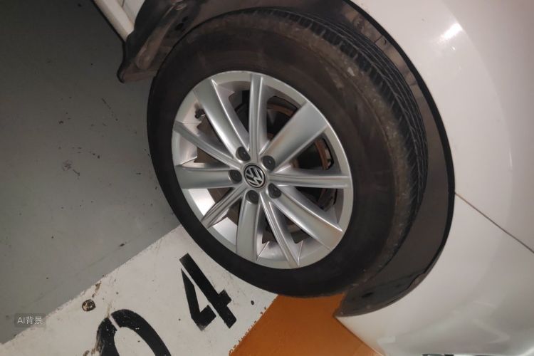 Volkswagen Polo 2015 car image #9