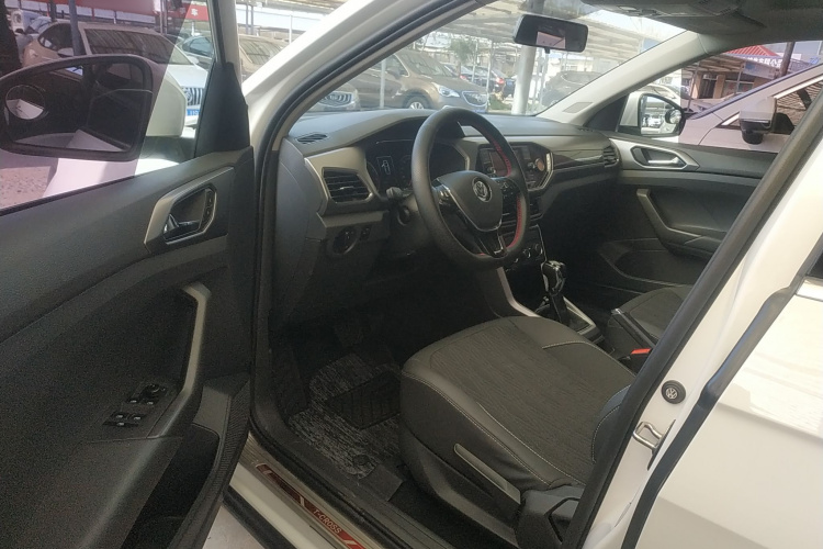 Volkswagen T-Cross 2020 car image #16