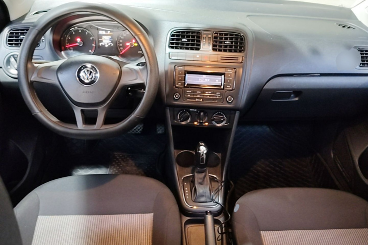 Volkswagen Polo 2016 car image #11