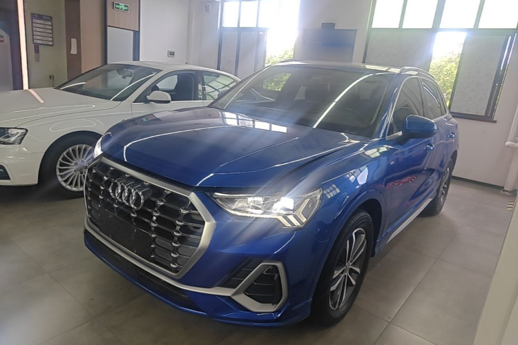 Audi Q3 2021 car image #2
