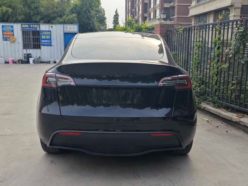 Tesla Model Y 2022 car image #3