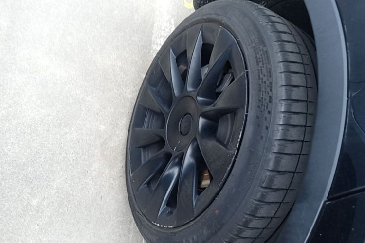 Tesla Model Y 2021 immagine di auto #10