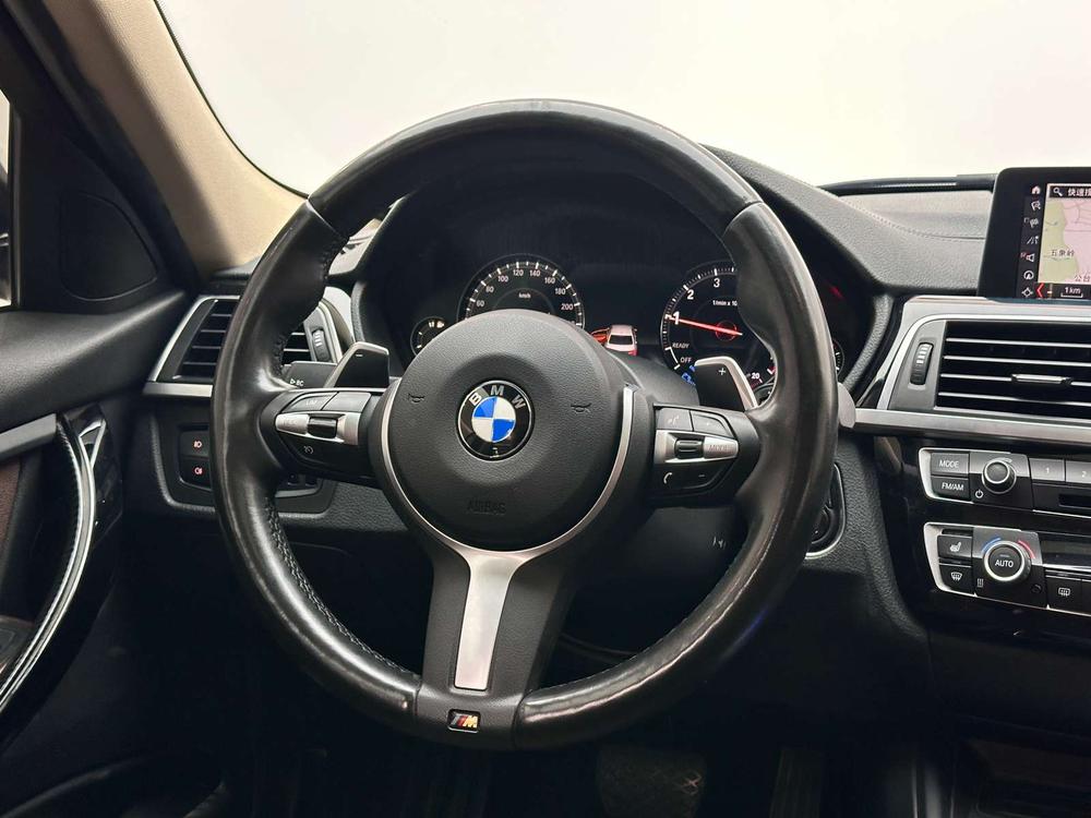 BMW 3 Series 2018 car image #11