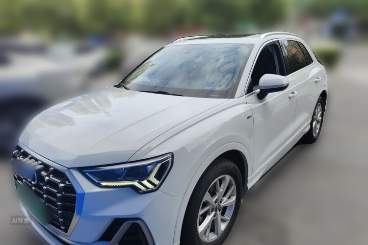 Audi Q3 2020 car image #2