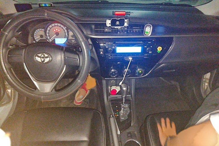 Toyota Corolla 2017 #12 Toyota Corolla 2017 car image #12