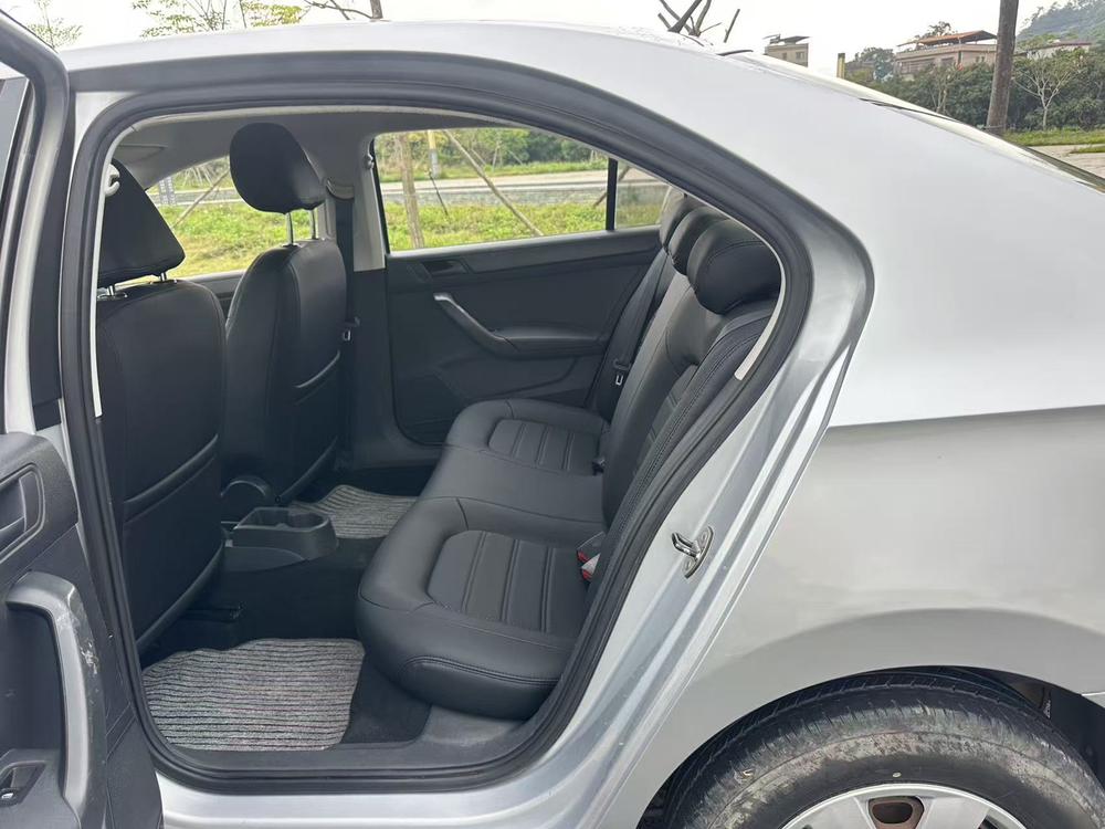 Volkswagen Santana 2013 car image #22