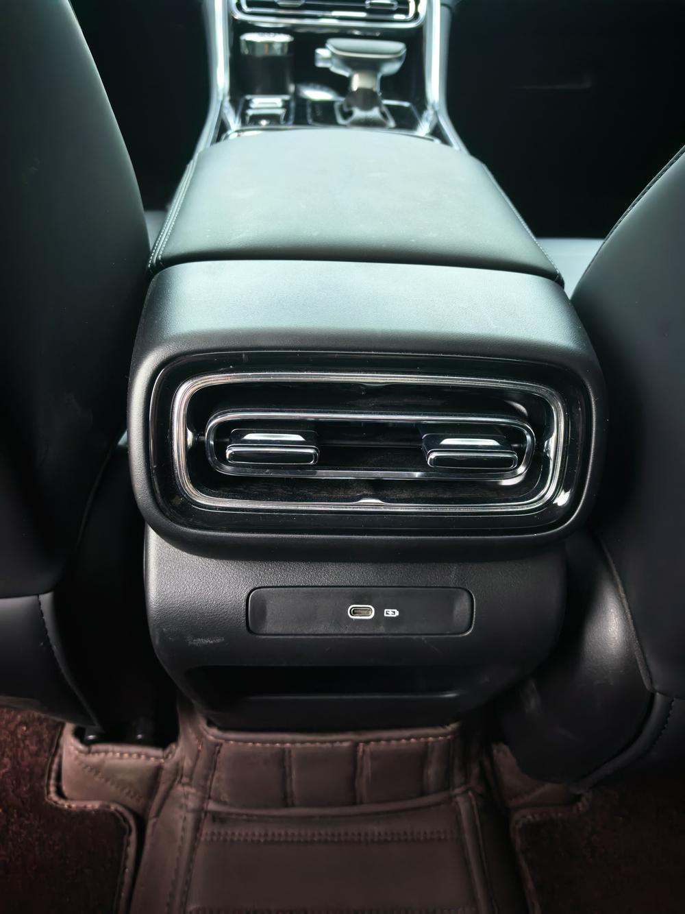 GEELY Emgrand 2025 #8 GEELY Emgrand 2025 car image #8
