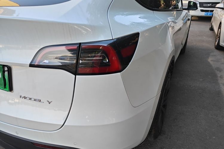 Tesla Model Y 2022 #8 Tesla Model Y 2022 car image #8