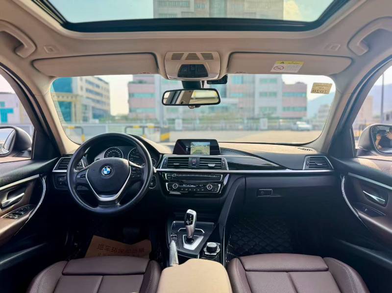 BMW 3 Series 2018 car image #6