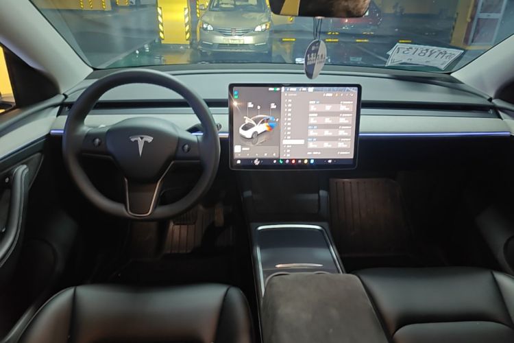 Tesla Model Y 2024 #10 Tesla Model Y 2024 car image #10