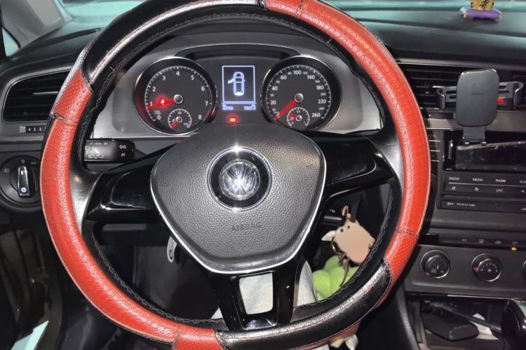 Volkswagen Golf 2014 car image #15