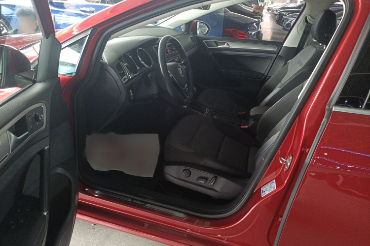 Volkswagen Golf 2019 car image #9