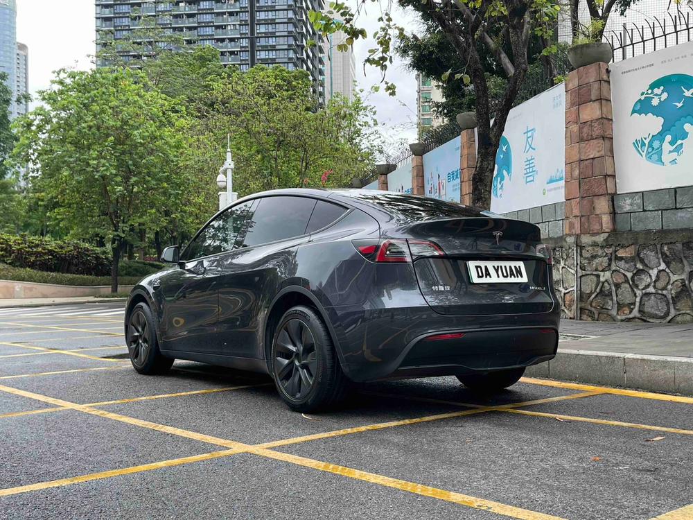 Tesla Model Y 2024 #4 Tesla Model Y 2024 car image #4