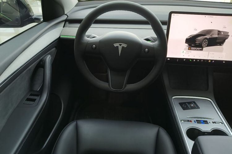 Tesla Model Y 2023 #11 Tesla Model Y 2023 car image #11