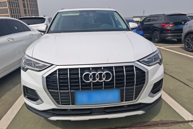 Audi Q3 2021 car image #3