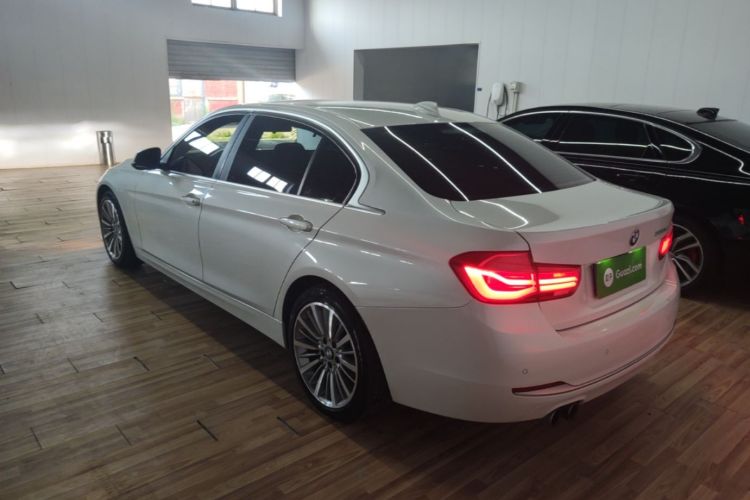 BMW 3 Series 2018 immagine di auto #5