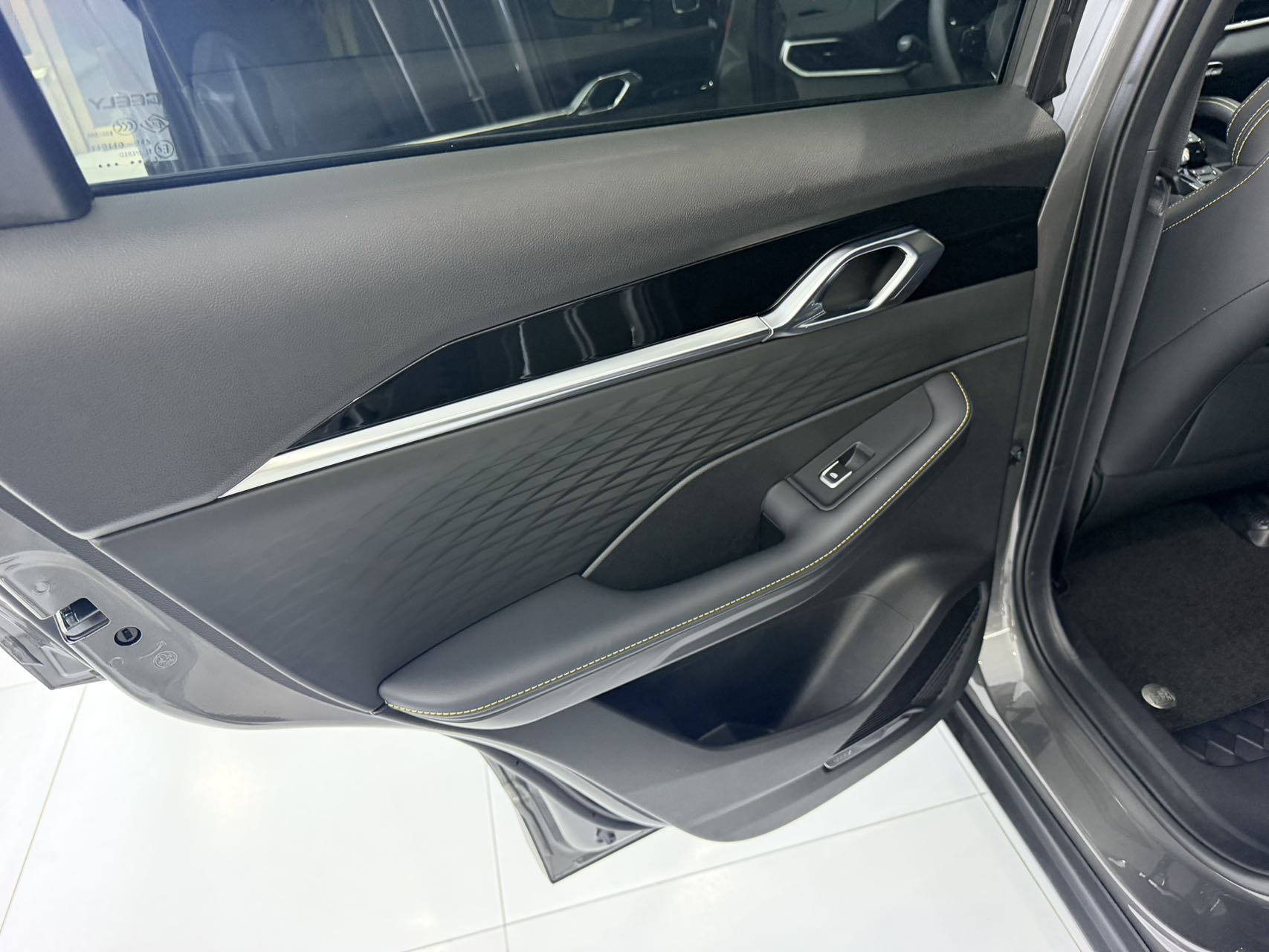 GEELY Coolray 2026 car image #14