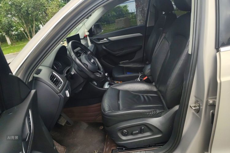 Audi Q3 2016 car image #17