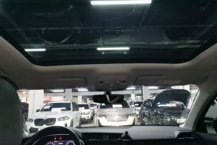 Audi Q3 2020 car image #18