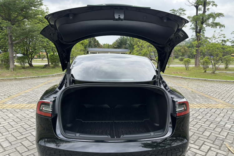 Tesla Model 3 2023 car image #15