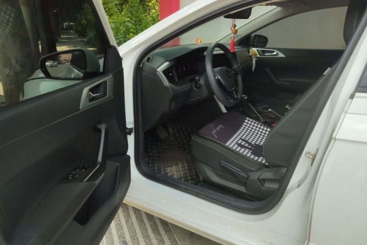 Volkswagen Polo 2023 car image #9