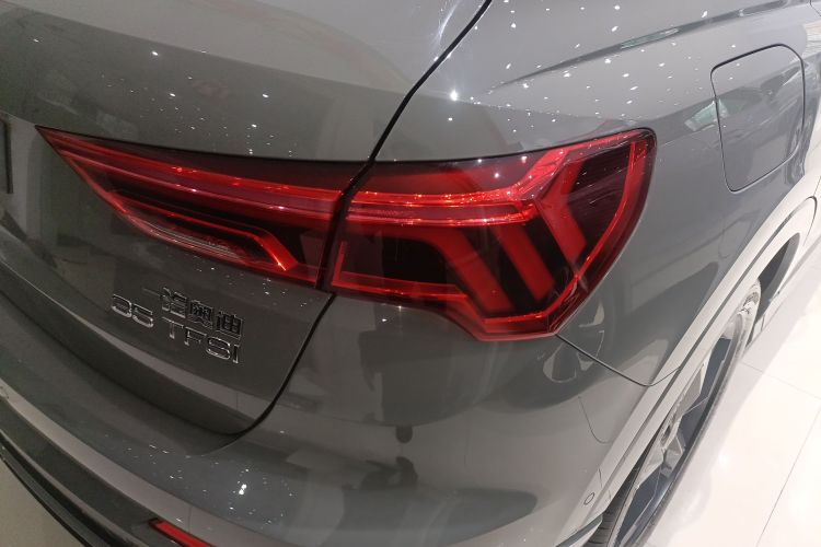 Audi Q3 2024 immagine di auto #8