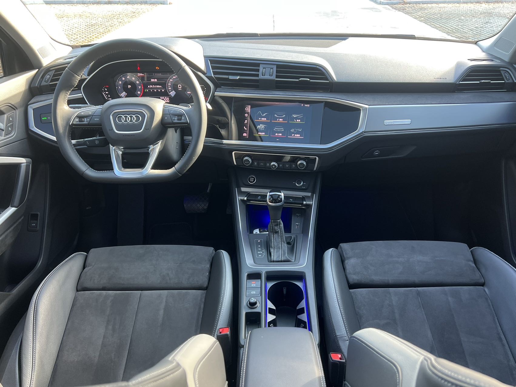 Audi Q3 2023 car image #14