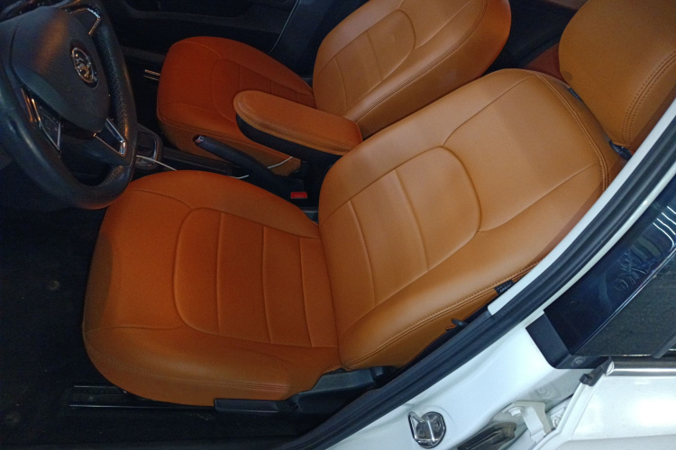 Skoda Rapid 2018 image de voiture #19