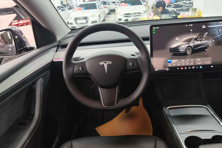 Tesla Model Y 2024 car image #11