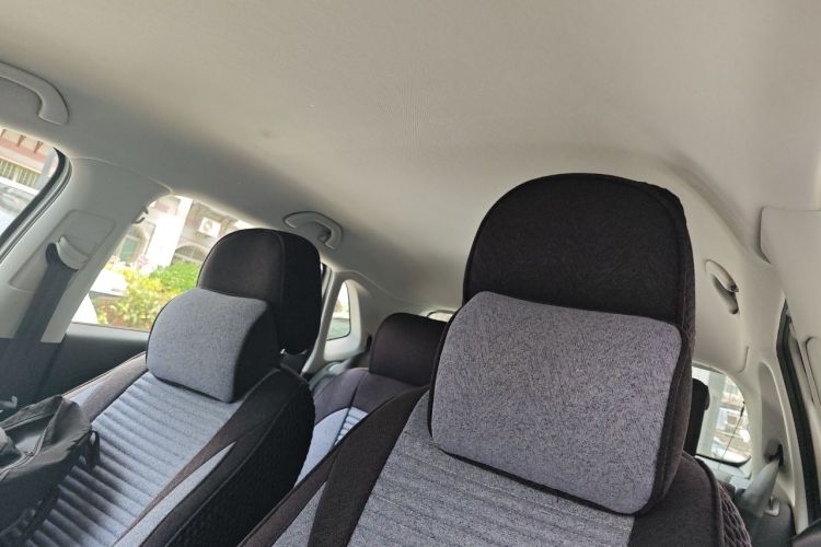 Volkswagen Polo 2018 car image #16