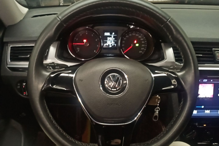 Volkswagen Bora 2016 car image #11