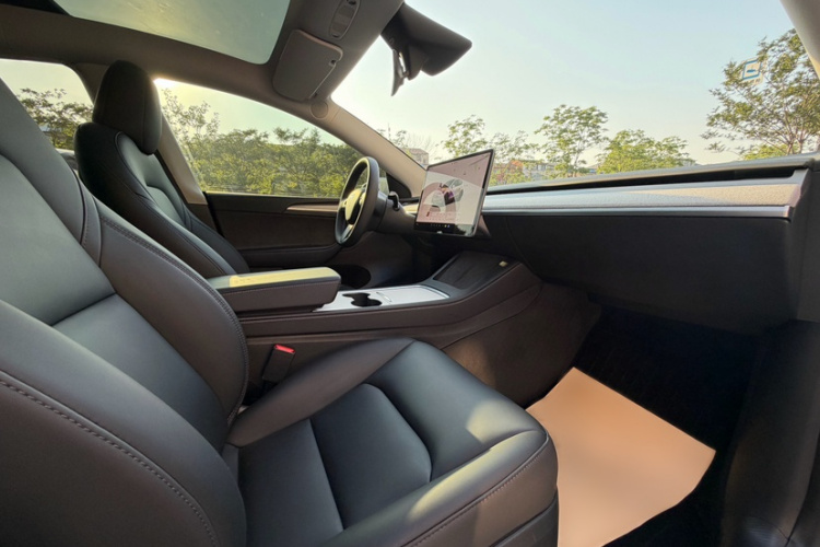 Tesla Model Y 2024 car image #27