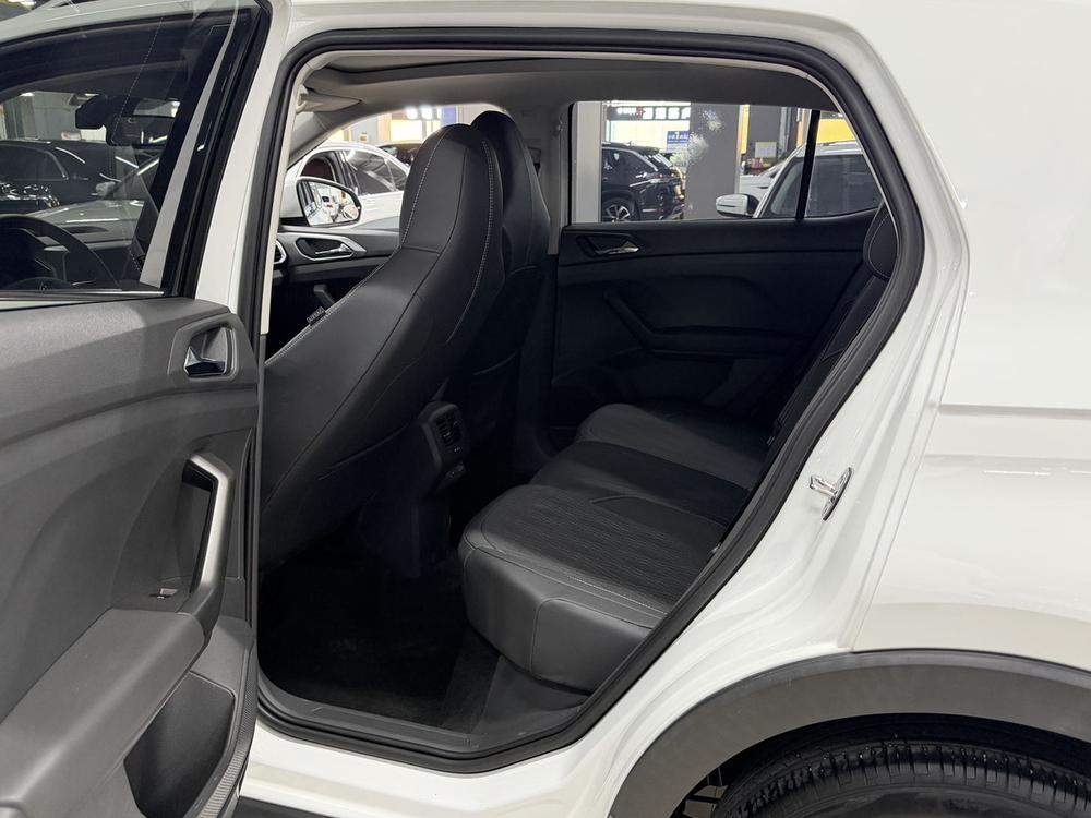 Volkswagen T-Cross 2023 #11 Volkswagen T-Cross 2023 car image #11
