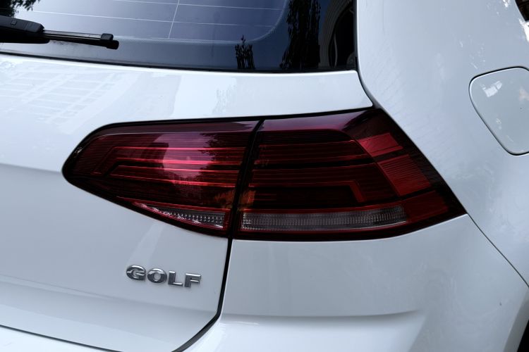 Volkswagen Golf 2018 car image #8