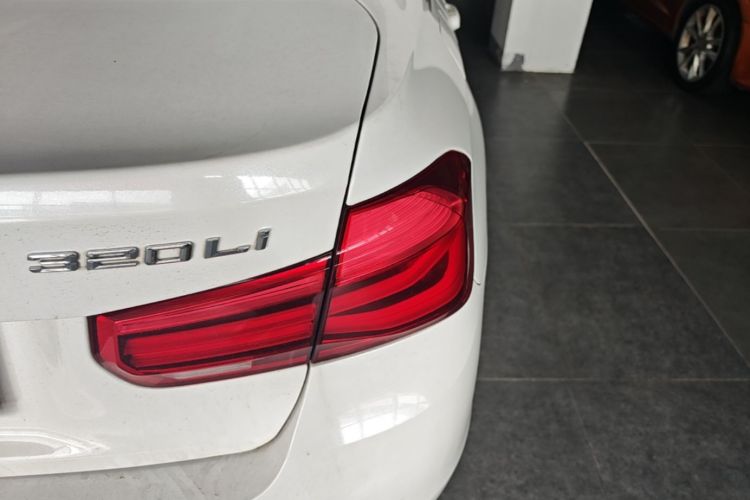 BMW 3 Series 2018 #8 BMW 3 Series 2018 car image #8
