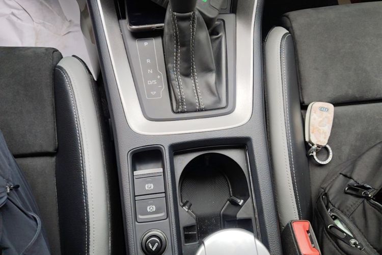 Audi Q3 2020 car image #14