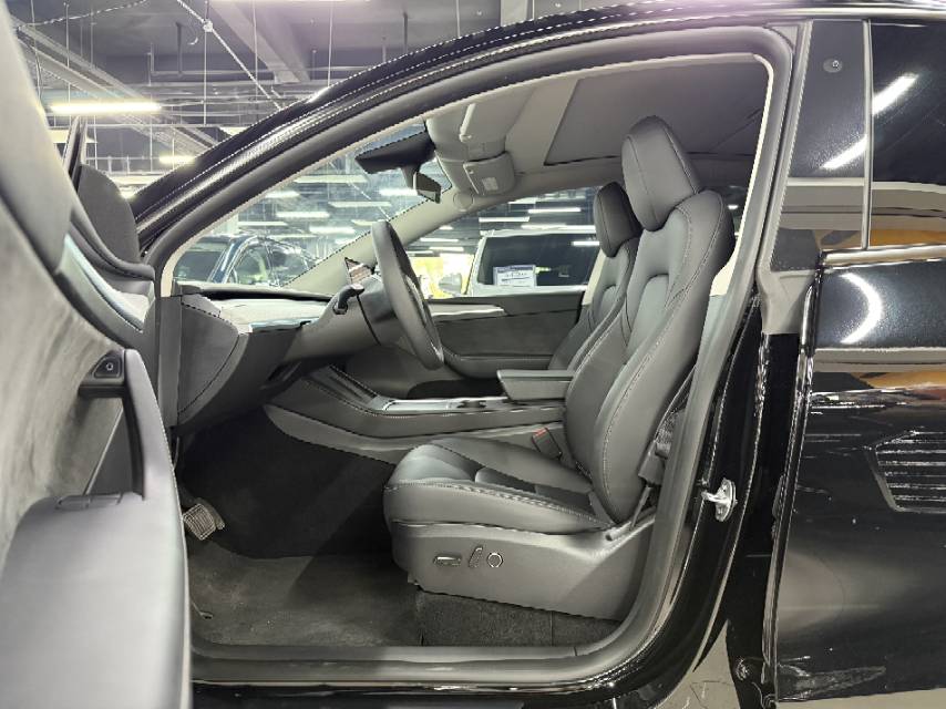 Tesla Model Y 2023 #8 Tesla Model Y 2023 car image #8